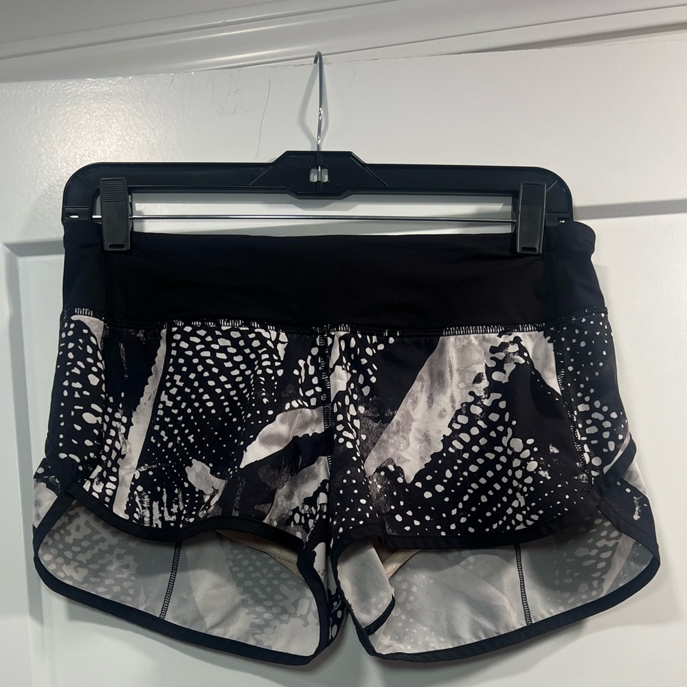 Lululemon Black and White Patterned Athletic Shorts Size 6